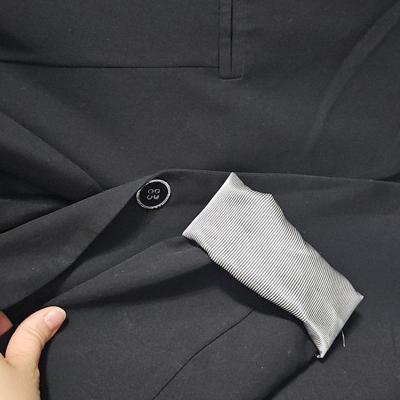 Guess - Picture 3 of 4